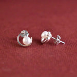 Load image into Gallery viewer, Elegant Pearl Twist Studs