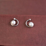 Load image into Gallery viewer, Elegant Pearl Twist Studs