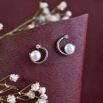 Load image into Gallery viewer, Elegant Pearl Twist Studs
